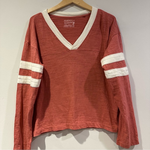Faherty Long Sleeves V-neck top with white stripes sleeves In Red - Picture 4 of 7